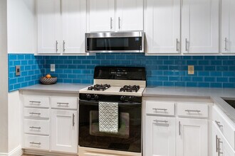 6638 Clybourn Ave, Unit 41 in North Hollywood, CA - Foto de edificio - Building Photo