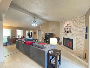 3034 Mosby Dr in Sugar Land, TX - Building Photo - Building Photo