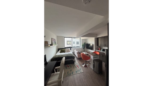 property at 425 W 18th St