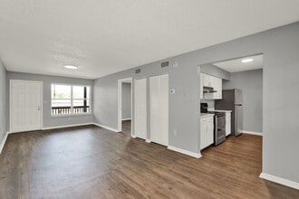 960 Smith St in Orange City, FL - Building Photo - Building Photo