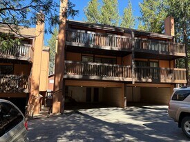 1439 Ski Run Blvd in South Lake Tahoe, CA - Building Photo