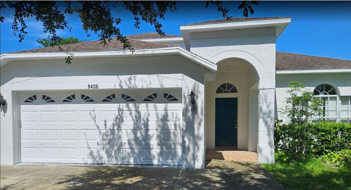 9406 Bluebird Dr in Tampa, FL - Building Photo