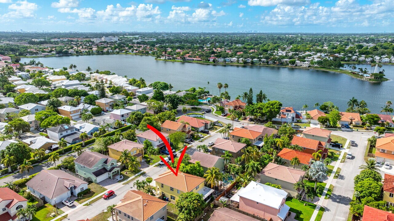 3385 Seabreeze Ln in Margate, FL - Building Photo