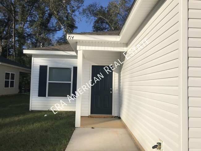 714 Robinson Ave E in Crestview, FL - Building Photo - Building Photo