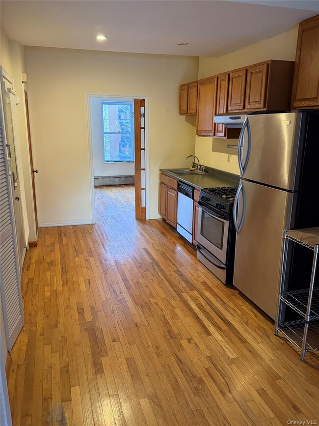 property at 421 E 119th St