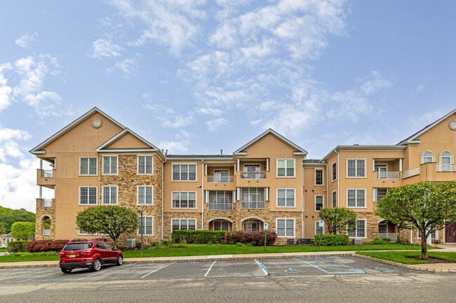 Fox Hills at Rockaway in Rockaway, NJ - Building Photo - Building Photo