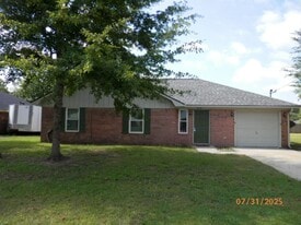1616 Seneca Ln in Hinesville, GA - Building Photo