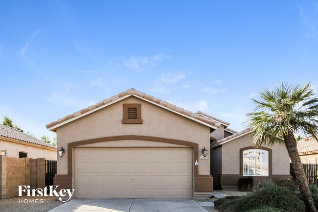 11029 W Almeria Rd in Avondale, AZ - Foto de edificio - Building Photo