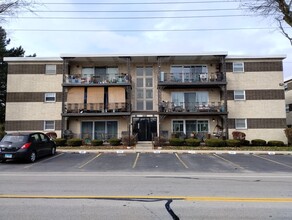 301 E Plainfield Rd, Unit LaGrange condo in La Grange, IL - Building Photo - Building Photo