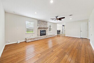 10515 Dunbrook Dr in Houston, TX - Building Photo - Building Photo