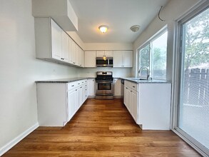 1949 Governors Ln in Hoffman Estates, IL - Building Photo - Building Photo