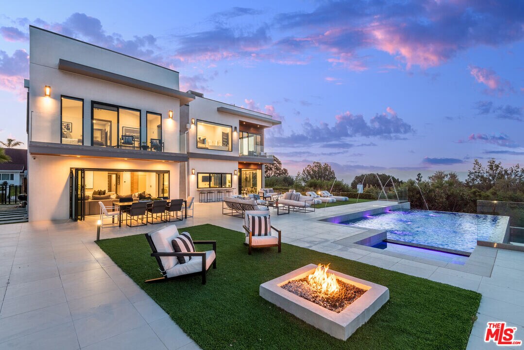 4338 Gayle Dr in Los Angeles, CA - Building Photo