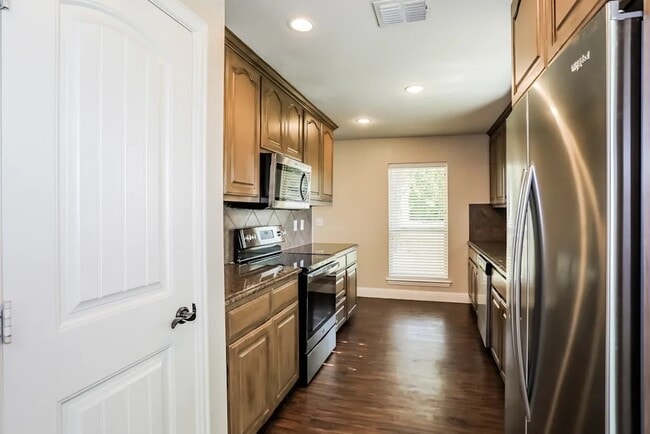 2102 Colonial Dr in Denton, TX - Building Photo - Building Photo