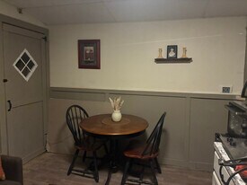 9 Hampshire Ln in Haverhill, NH - Building Photo