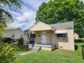 1825 Kenwood Rd in Kingsport, TN - Building Photo