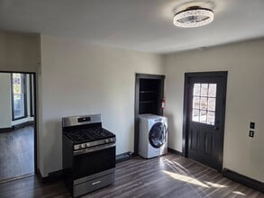 25 Shepherd St, Unit Shepherd Street Unit 1 in Haverhill, MA - Building Photo - Building Photo