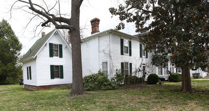 135 S Main St in Bowling Green, VA - Building Photo - Building Photo