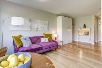 705 E Republican St, Unit Vertigo in Seattle, WA - Foto de edificio - Building Photo