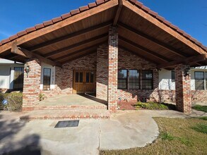 1031 Hoyer Rd in Newman, CA - Building Photo - Building Photo