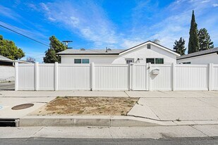 10310 Montgomery Ave in Los Angeles, CA - Building Photo