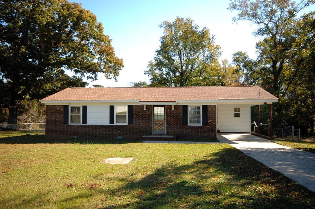 102 Moore Allen St in Dudley, NC - Building Photo