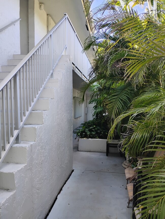 305 SE 12th Ave, Unit 1A 2A 2B in Pompano Beach, FL - Building Photo - Building Photo
