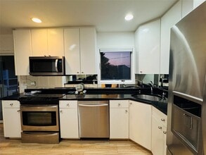 6 Fresno Dr in Plainview, NY - Foto de edificio - Building Photo