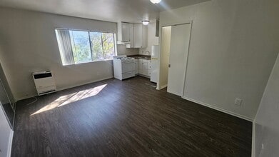 1750 S Longwood Ave in Los Angeles, CA - Foto de edificio - Building Photo