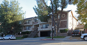 4320 Coldwater Canyon Ave Apartments