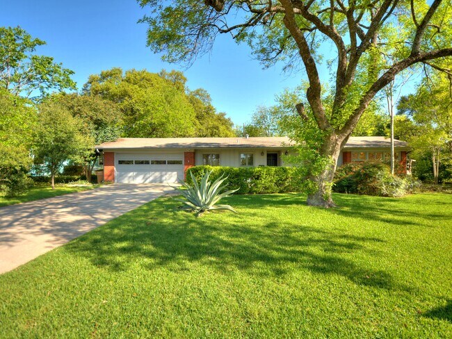 property at 2600 Twin Oaks Dr