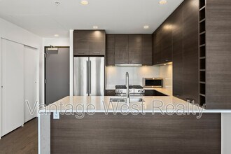 1181 Sunset Dr in Kelowna, BC - Building Photo - Building Photo