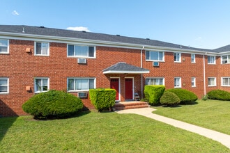 Crossroads Manor Apartments in Lakewood, NJ - Foto de edificio - Building Photo
