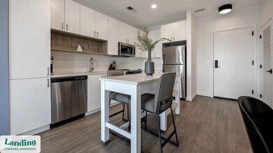 1215 N Fayette St, Unit 510 in Alexandria, VA - Foto de edificio - Building Photo