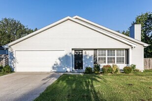 321 Lake Forest Dr in La Vergne, TN - Building Photo