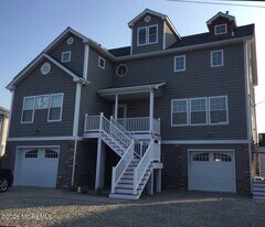 36 Harborside Dr E in Seaside Heights, NJ - Building Photo