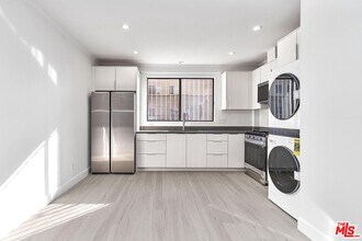 536 N Oxford Ave in Los Angeles, CA - Building Photo - Building Photo