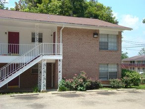 Bali Club Apartments in Tallahassee, FL - Building Photo - Building Photo