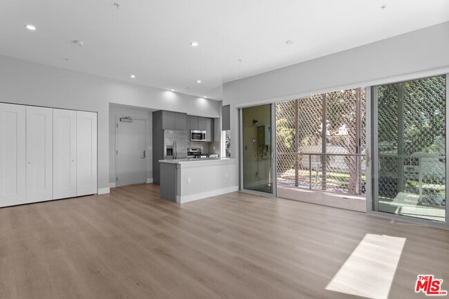 property at 1223 Hayworth Ave