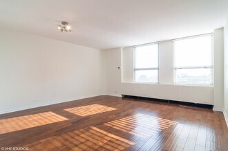 2626 N Lakeview Ave in Chicago, IL - Building Photo - Building Photo