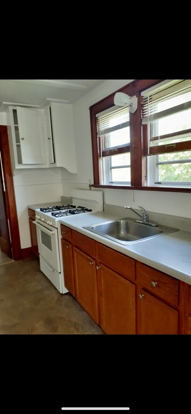 122 Saratoga Ave in Ballston Spa, NY - Building Photo - Building Photo