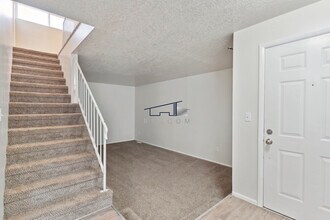 281 W Pheasantbrook Dr in Centerville, UT - Building Photo - Building Photo