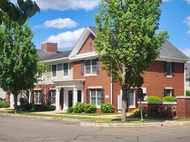 46 Fairgate Dr in Stamford, CT - Building Photo