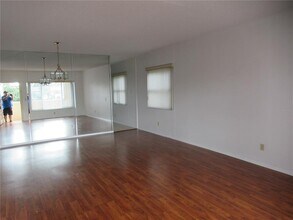 2286 Norwegian Dr in Clearwater, FL - Building Photo - Building Photo