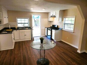 8918 Slay St in Dallas, TX - Building Photo - Building Photo