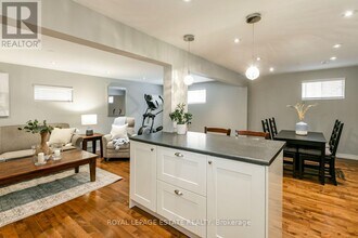 18 Jacob Dr in Whitby, ON - Building Photo - Building Photo