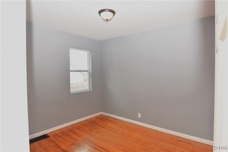 112 Woodlawn Ave W in Utica, NY - Foto de edificio - Building Photo