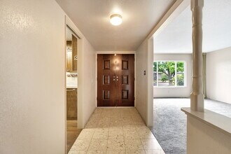 1564 E Escalon Ave in Fresno, CA - Building Photo - Building Photo