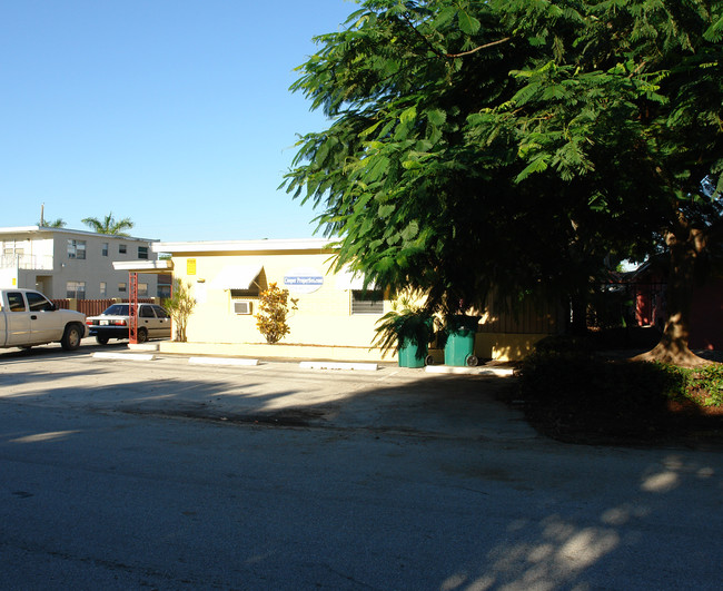 639 NE 4th Ave in Fort Lauderdale, FL - Building Photo - Building Photo