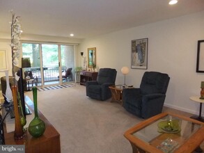 1640 Oakwood Dr in Narberth, PA - Building Photo - Building Photo