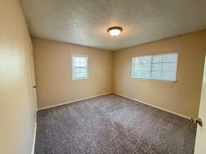 888 Evergreen Ave in Hollister, MO - Building Photo - Building Photo